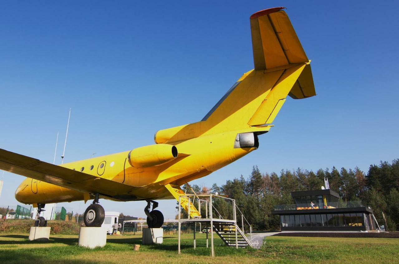 Yellow Plane Yurov Buitenkant foto